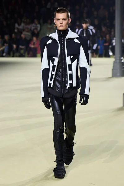 Look 48